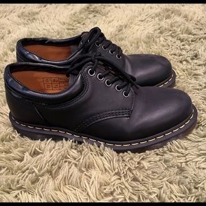 Mens Size 9 dr. Martens loafers
